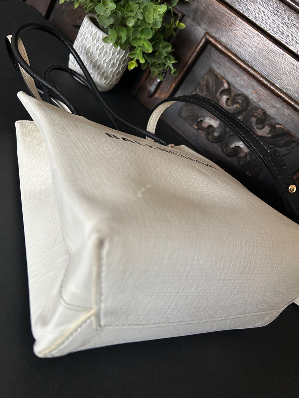 Beautiful White Canvas Crossbody with Black Handles - Picture 11 of 14